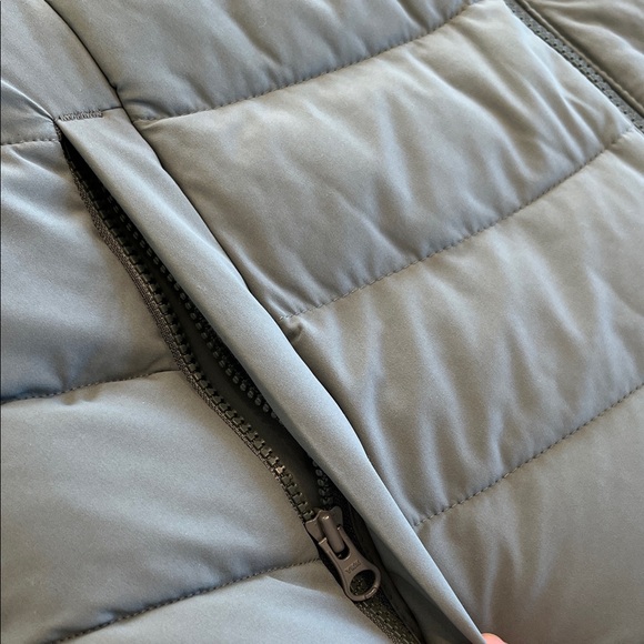 Women’s Puffer Vest Size M Sage Green - Picture 7 of 10